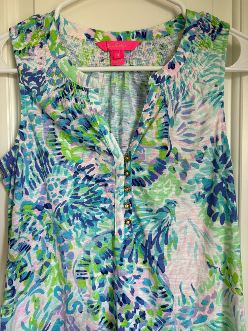 Lilly Pulitzer Women’s Essie Tank Top With Button Front “Shell Of A Party” - XS - Picture 2 of 5